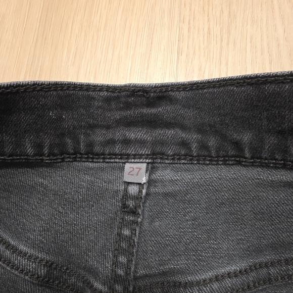 Levi's Gray White Leg High Rise Cropped Raw Hem Grunge Casual Jeans Size 27 - Picture 3 of 9